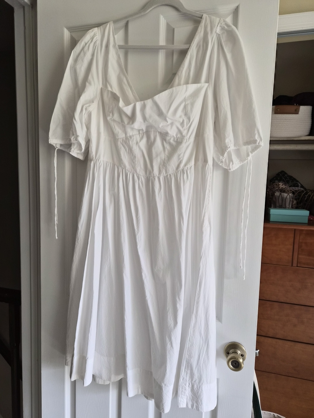 NWOT Classic Puff-Sleeve Midi Dress in White - Picture 7 of 8